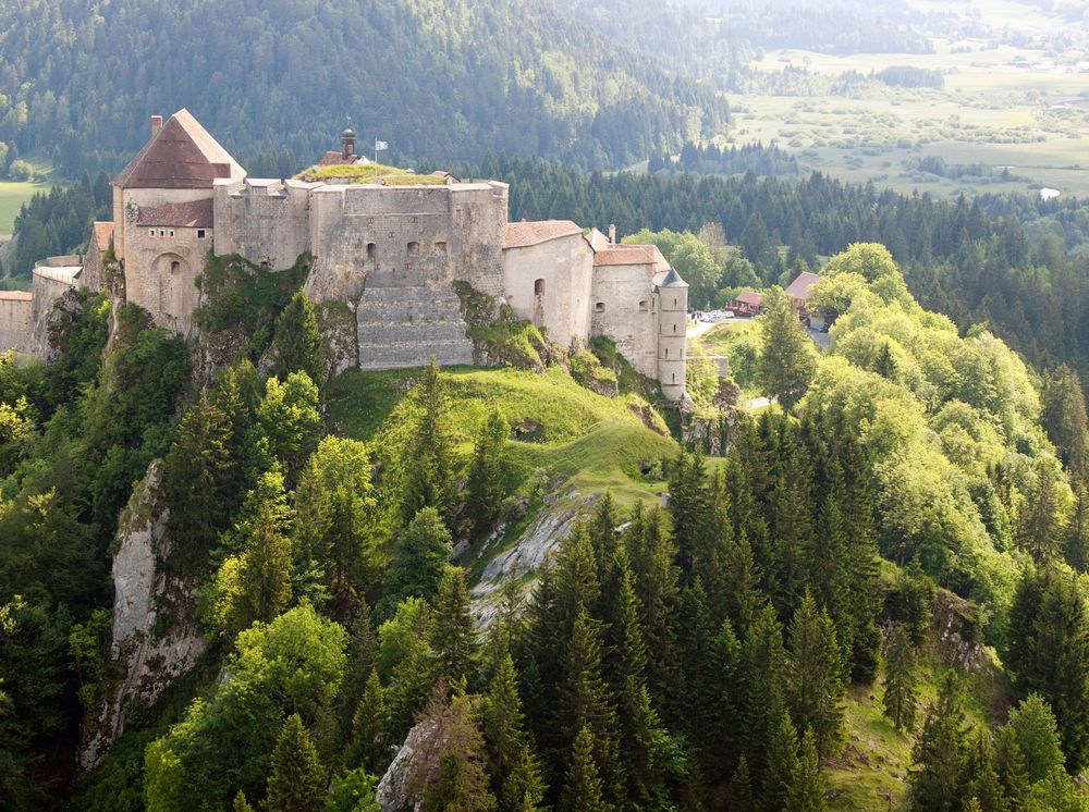 Fort de Joux : étape du GR 509 - Grande Traversée du Jura - Mon GR - Crédit : Hémis - Cultura